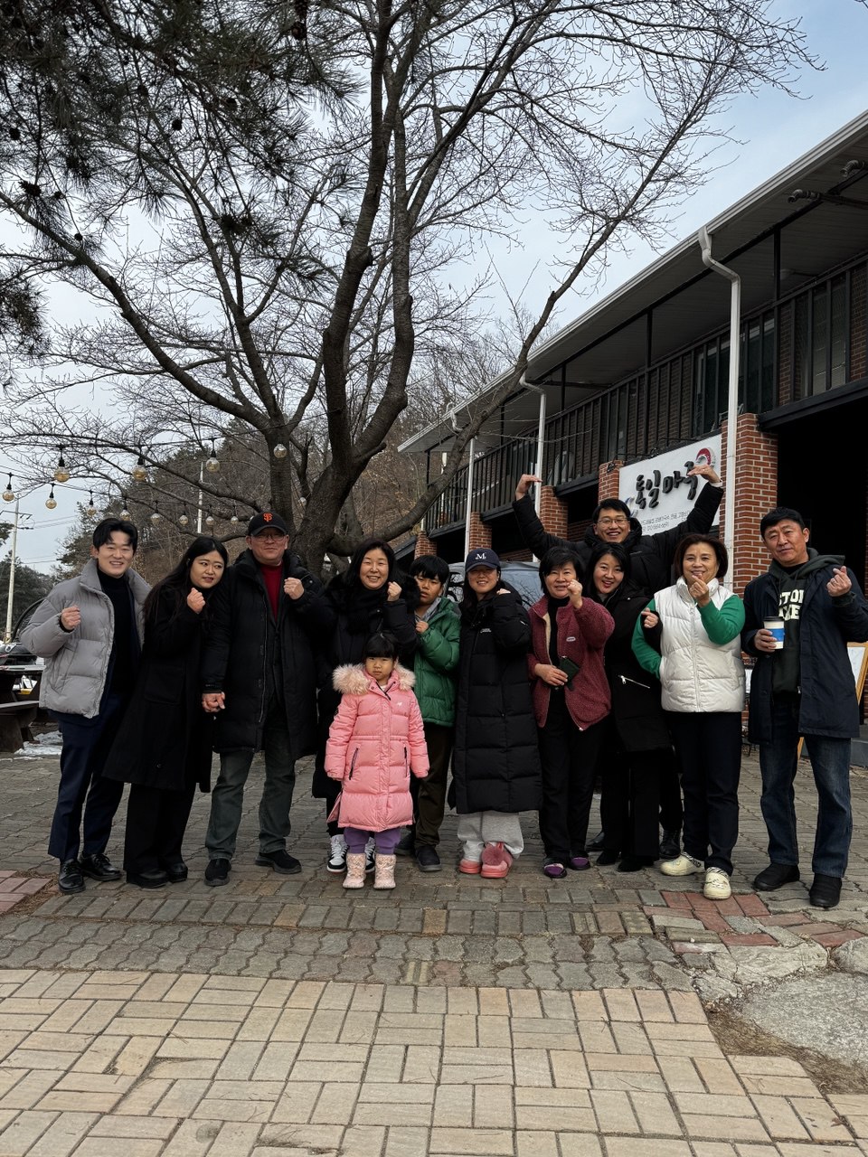 함께한 사람들의 단체 사진